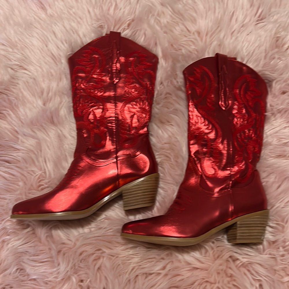 Cowgirl boots. Red cowgirl boots. Western boots.